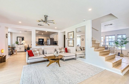 Leander House | Bright & Charming Entire House in Peaceful Neighborhood