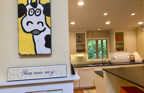 Union Pier House | Bright, Colorful, Cozy Home Close To Beach, Town And Activities.