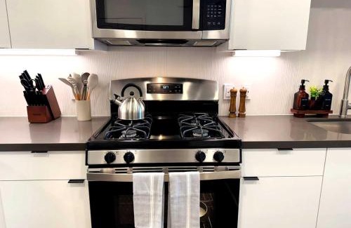 Lyon Street Apartment | Bright Condo 10 Min from Disneyland With Pool & GYM