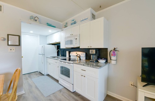 Admiral Estates Condo | Bright Condo Half-Block to Cape May Beach!