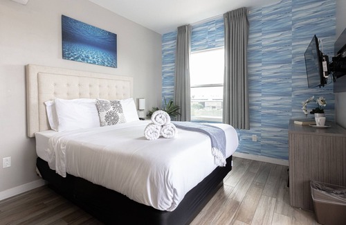 Midway District House | Bright Downtown San Diego Apartment w/Wifi + Parking