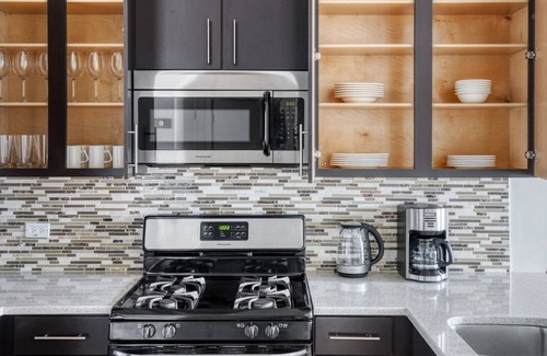 Evanston Apartment | Bright Evanston 1BR w/ Pool & Gym, walk to Northwestern, by Blueground
