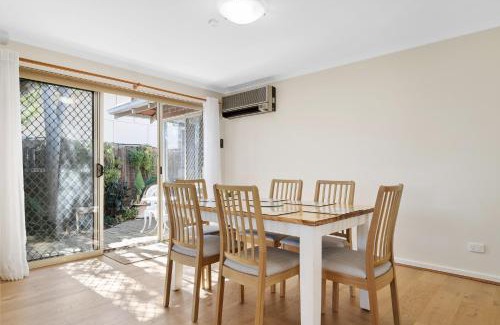 Churchlands House | Bright Family Stay with Outdoor Space