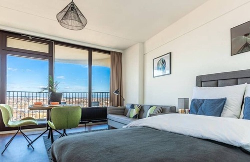 Antonsviertel Apartment | ☆BRIGHT: Fantastic Views ☆ Augsburg Center | Luxury | Congress | Balcony