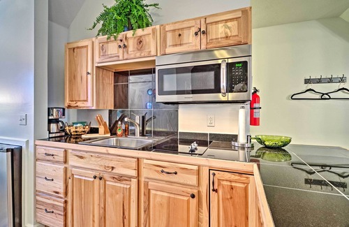 Golden Apartment | Bright Lakeside Studio - Hike, Fish, and Bike!