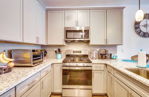 Rehoboth Beach Condo | Bright Lewes Condo w/Balcony, 7 Mi to Beach!