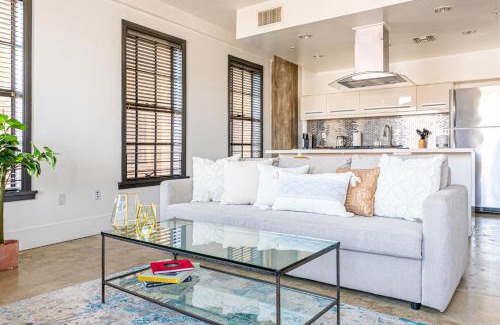 Downtown Los Angeles Apartment | Bright lights central Downtown