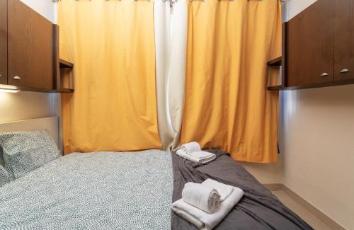Gale Apartment | Bright Lovely Flat w/Balcony