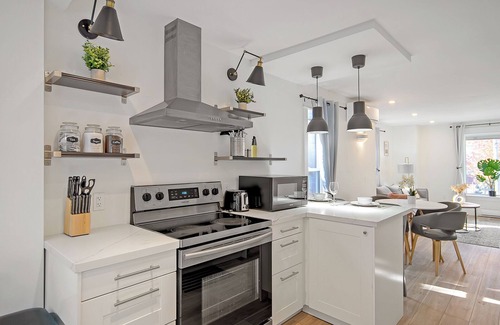 Peterborough Apartment | Bright & Modern 2BR | Near DT & Hospital