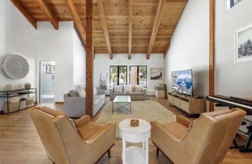 Carnelian Bay House | Bright & Modern Cabin Luxury Home in Carnelian Bay