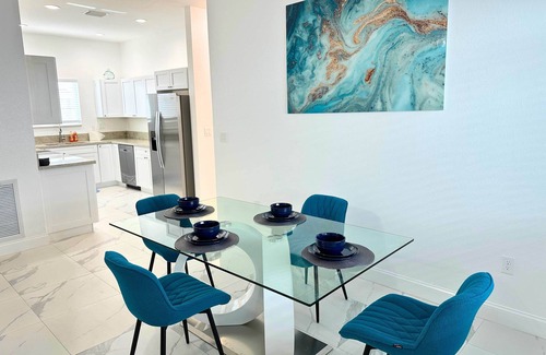 Downtown Fort Lauderdale House | Bright & Modern Home | October 18% Discount