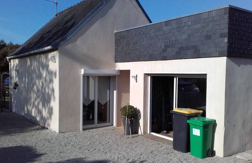 Crozon House | Bright, modern house overlooking the sea and 200m from the beach.