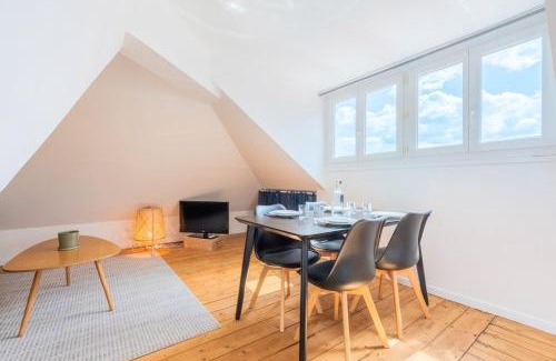 Vauban - Wazemmes Apartment | Bright one bedroom next to Wazemmes market