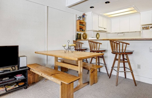 Bear Valley Condo | Bright, open, and dog friendly! - Creekside #51 by RedAwning