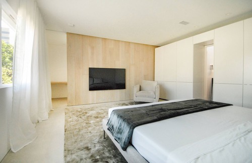 Sawtelle Japantown Apartment | bright open luxurious high-end minimalist design - virtual tour on slide 3