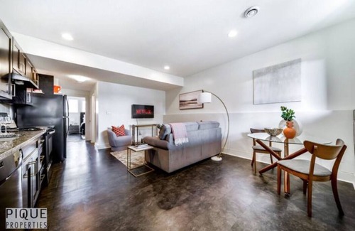 Jasper Place House | Bright Open Suite - King Bed - Free Parking - Long Stays