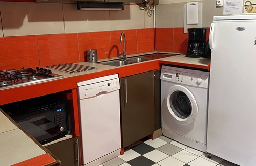 Hotel de Ville Apartment | Bright, quiet gîte, 7-minute walk from RER A station, close to Paris 2, 4 or 5.