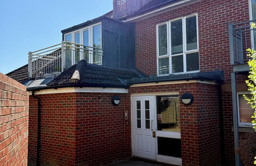 High Wycombe Apartment | Bright & Spacious 1-Bed Apartment with Balcony & Private Parking