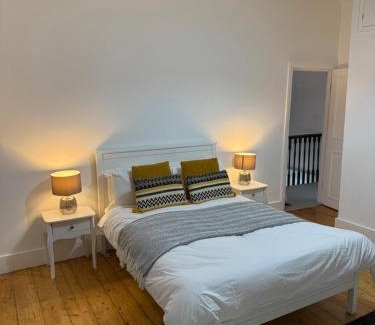 St. Leonard's Apartment | Bright & Spacious 2-Bed Flat with Ensuites