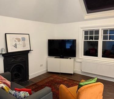 St. Leonard's Apartment | Bright & Spacious 2-Bed Flat with Ensuites
