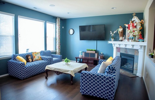 Kent House | BRIGHT & SPACIOUS MODERN HOUSE WITH GORGEOUS LANDSCAPE + ACnSEATTLE