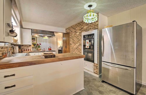 Turners House | Bright Springfield Home: Walk to Nature Center!