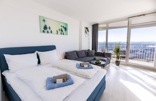 Antonsviertel Apartment | ☆BRIGHT: Stunning Views ☆ Augsburg Center|Luxury|Congress + Balcony
