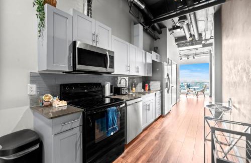 York University Heights Hotel | Bright Suites Finch West steps to Metro