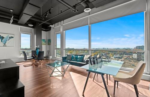 York University Heights Hotel | Bright Suites Finch West steps to Metro