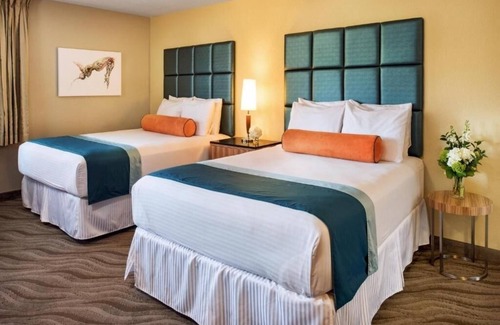 Little Italy Hotel | Bright Two Queens w/Mid-Century Style Near Balboa Park & Harbor Views | 2 Units