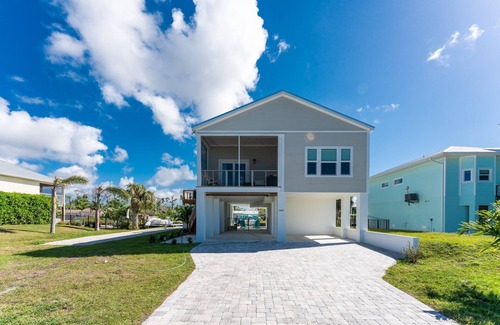 Englewood Cottage | Bring your boat to our cozy cottage in a quiet waterfront community.