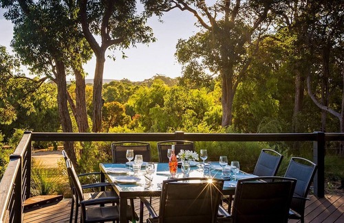 Yallingup House | Bringa Spacious Bushland Retreat with Scenic Views