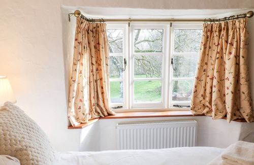 Bratton Clovelly Cabin | BRIONY, romantic, character holiday cottage in Okehampton