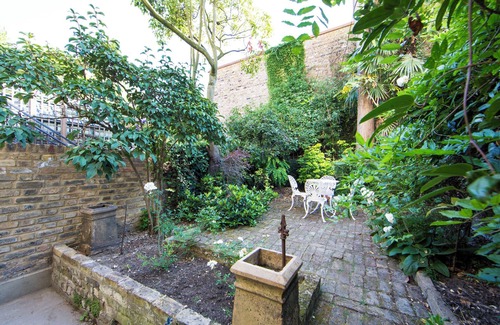 Parsons Green and Walham Apartment | BRITANNIA ROAD I, FULHAM- Traditional 1 bed, 1 bath property with private garden