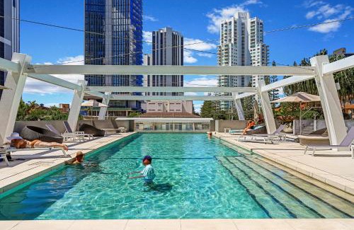 Broadbeach Apartment | Broadbeach oceanview apartment Level 26 with carpark - 4 mins walk to the beach