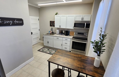 Quincy Apartment | Broadway Oasis Perfect 1 bedroom Wi-Fi W/D SmartTV