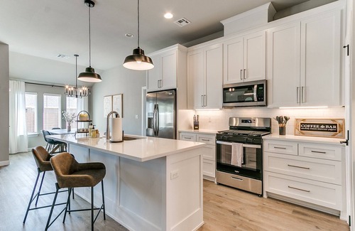 Broken Arrow House | Broken Arrow's Crown Jewel: Where Comfort Meets Luxury