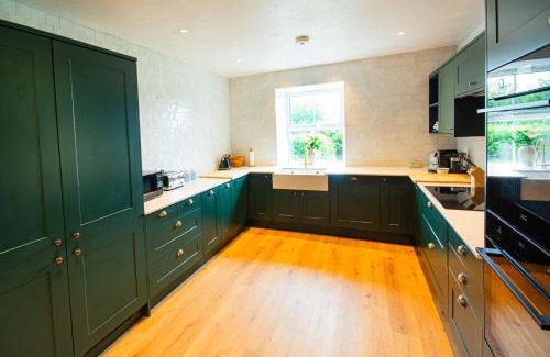 Pentrefelin House | Bron y Gadair