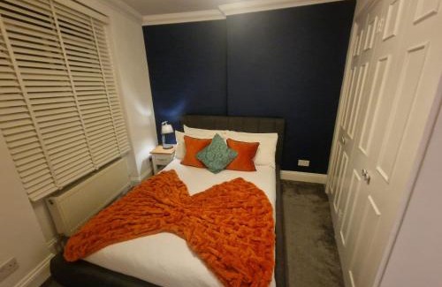 Queen's Park Apartment | Brondesbury Arms