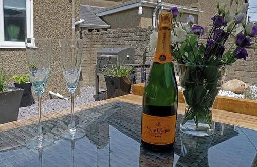 Rhyd-y-clafdy Cottage | Broom Cottage Close To The Beach & Pwllheli Marina