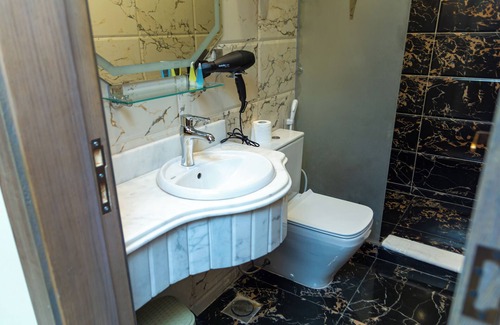 Kafrat al Jabal Hotel | Brother Sphinx Inn