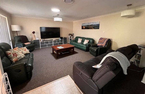 Katoomba House | Brougham - large house, Cahill lookout