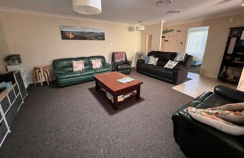 Katoomba House | Brougham - large house, Cahill lookout