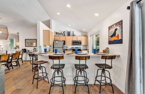 North Shore House | Brown Dog`s Bluff - SML