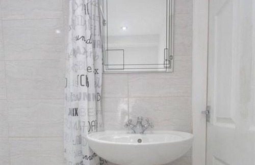 Harehills Apartment | Brownhill Studio apartment close to Leeds Arena