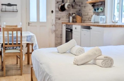 Hove Apartment | Brunswick Garden Studio - Patio - by Brighton Holiday Lets