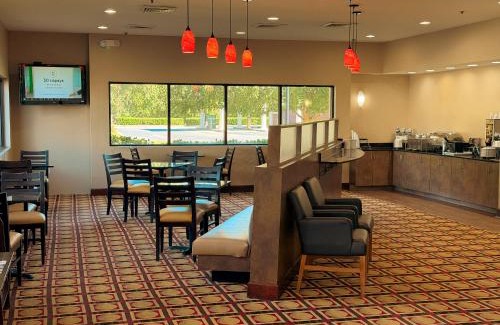 Brunswick Hotel | Brunswick Suites Golden Isles Gateway I-95