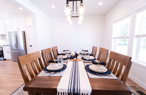 Tropic House | Bryce Canyon Homestead - No Cleaning Fee!