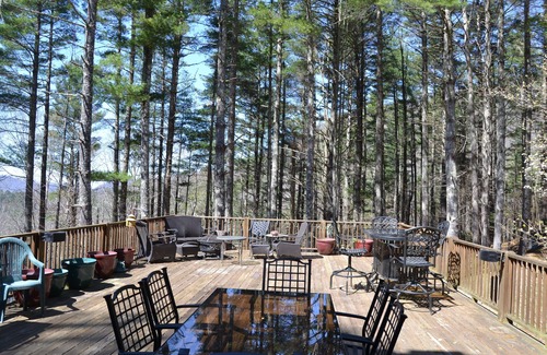 Highlands Cabin | BUCK FALLS LOG CABIN, 5 bedroom Chalet RETREAT between Highlands and Franklin NC