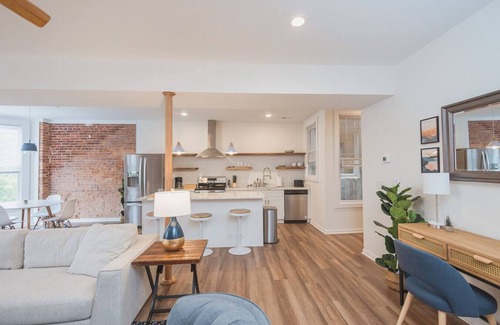Martinsburg Apartment | Buckingham Palace- one bedroom apartment